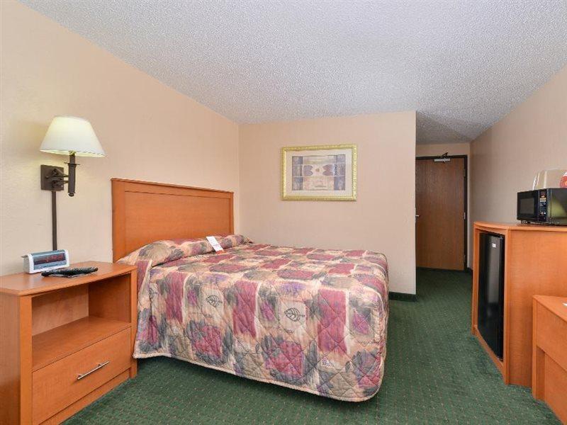 Super 8 By Wyndham West By The River Casper