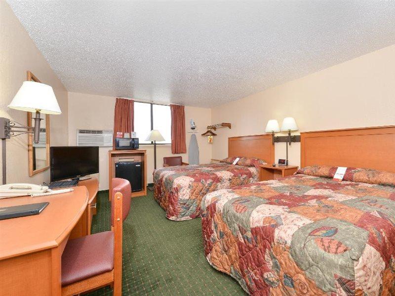 Super 8 By Wyndham West By The River Motel 2*