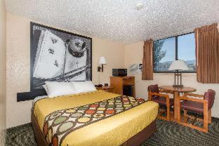 Super 8 By Wyndham West By The River Motel 2*